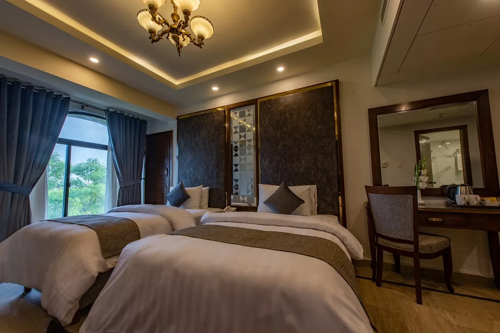 Deluxe Twin Envoy Hotel